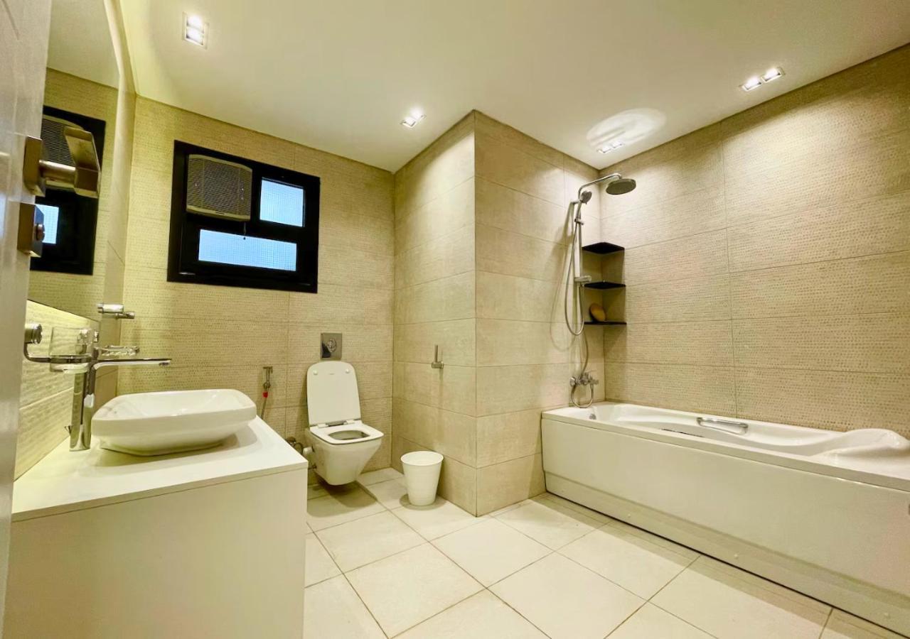 Stylish & Cozy 2br In New